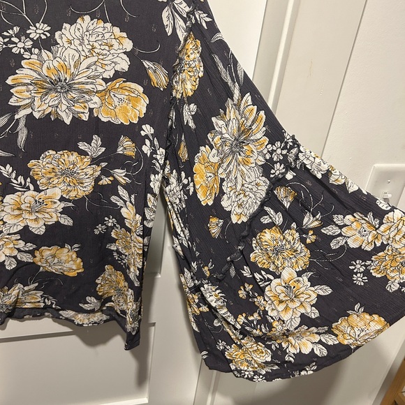 Gypsies and Moondust Floral Blouse with Bell Sleeves - Picture 5 of 5